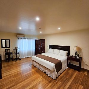 Deluxe King Suite